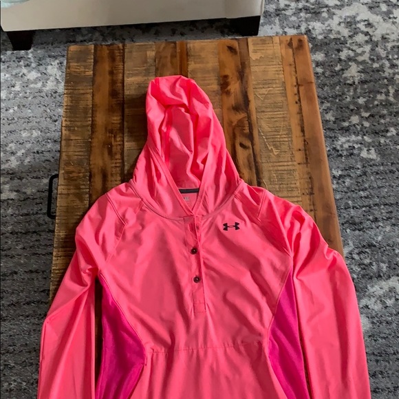 Under armor Long Sleeve Fitted Tee with Hood - Picture 5 of 6